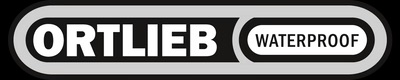 Logo von Ortlieb: Das Wort „ORTLIEB“ ist in fetten weißen Buchstaben auf schwarzem Hintergrund geschrieben. Daneben befindet sich ein weißes Oval mit dem schwarzen Schriftzug „WATERPROOF“. Das gesamte Logo ist grau umrandet.